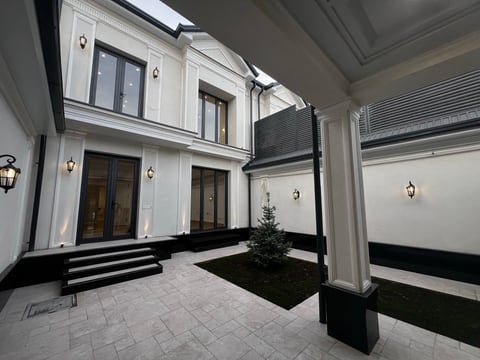 Евродом с бассейном в престижной локации Мирзо-Улугбекского района