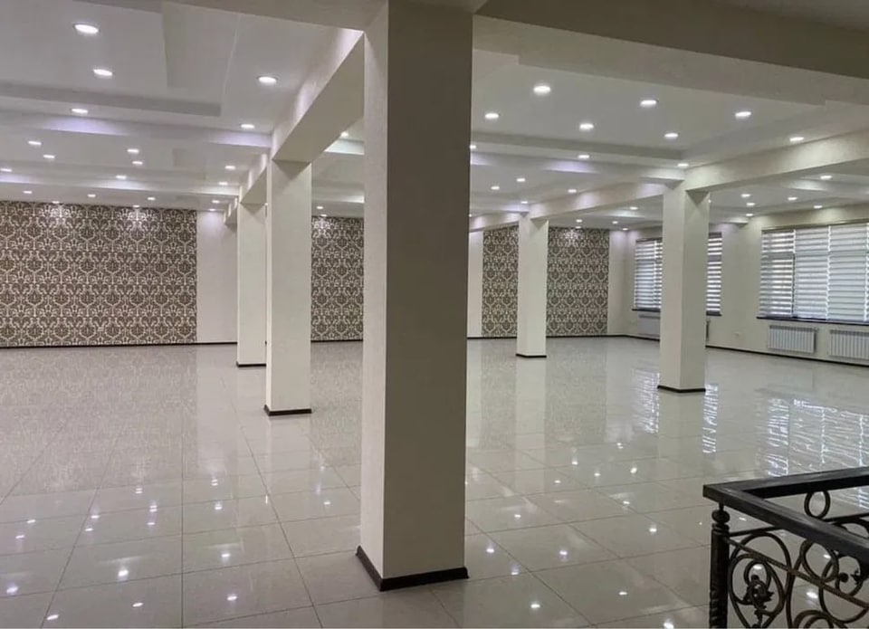 Parkentda alohida turar joy bo'lmagan tijorat binosi sotiladi
