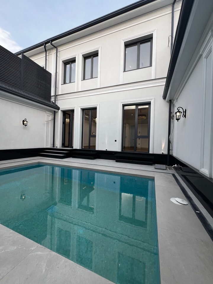 Eurohouse with pool in prestigious location of Mirzo-Ulugbek district