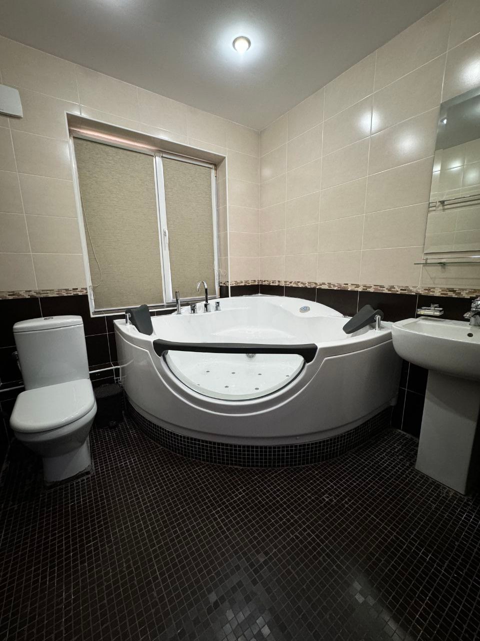 4-room apartment on Sadyk Azimov Street