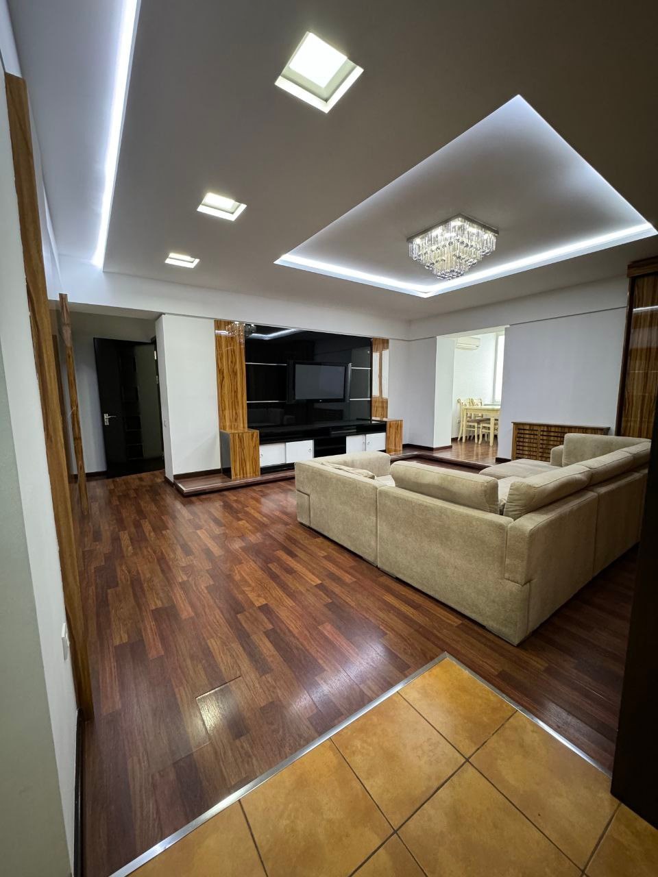 4-room apartment on Sadyk Azimov Street