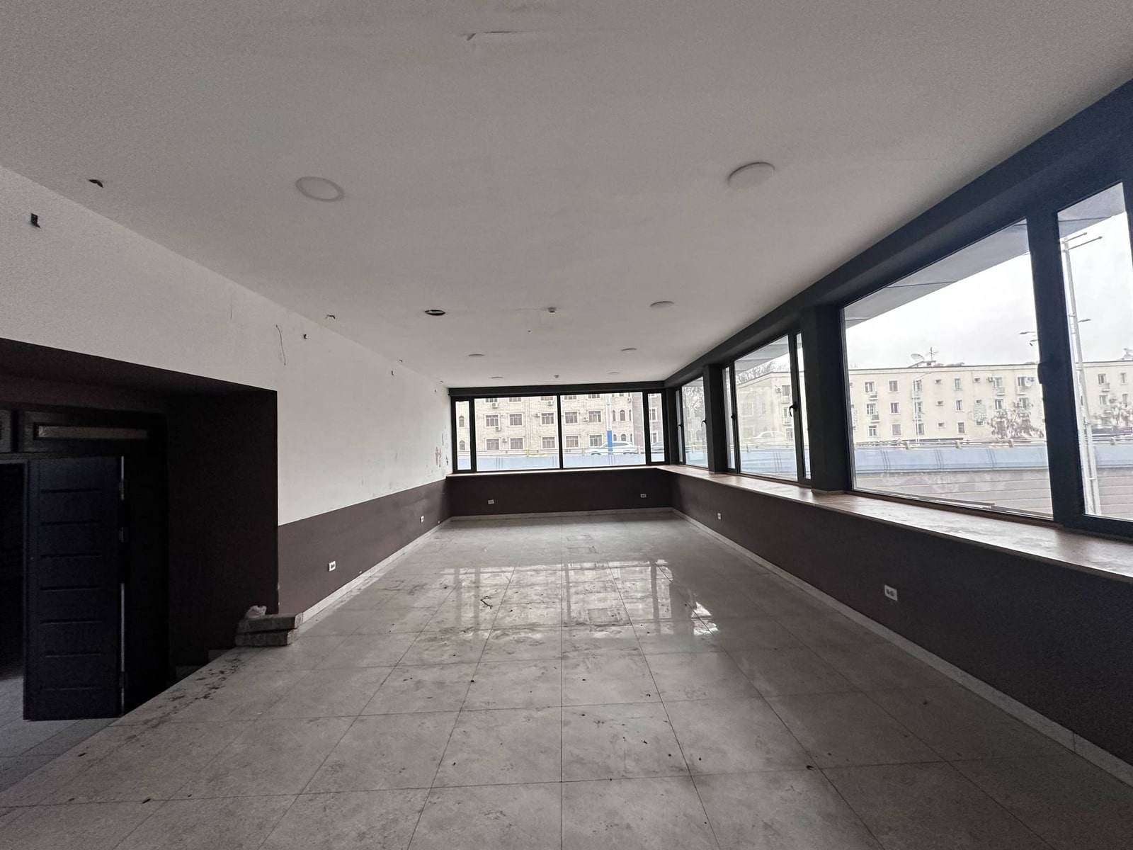 Premium commercial building for rent