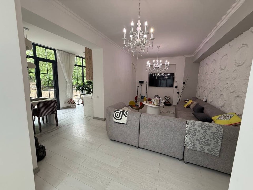 5-room apartment