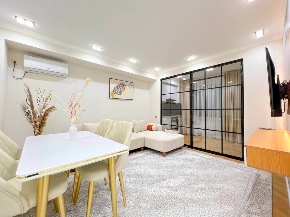 BIY 3-room apartment in a new building, Salom teahouse