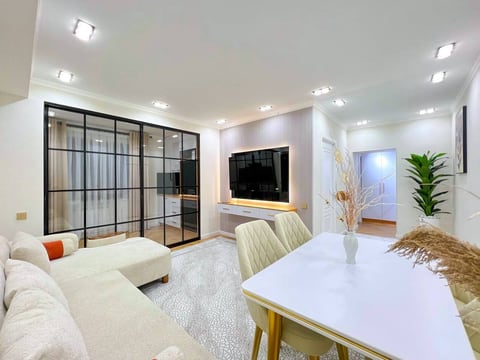 BIY 3-room apartment in a new building, Salom teahouse
