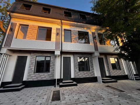 135 m² Townhouse with Cadastre from Developer in Mirabad District