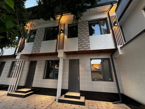 135 m² Townhouse with Cadastre from Developer in Mirabad District