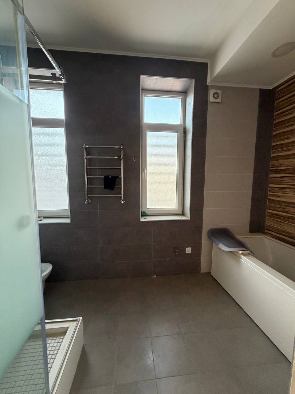 ПРОДАЁТСЯ 4-КОМНАТНАЯ КВАРТИРА В ДАРХАНЕ