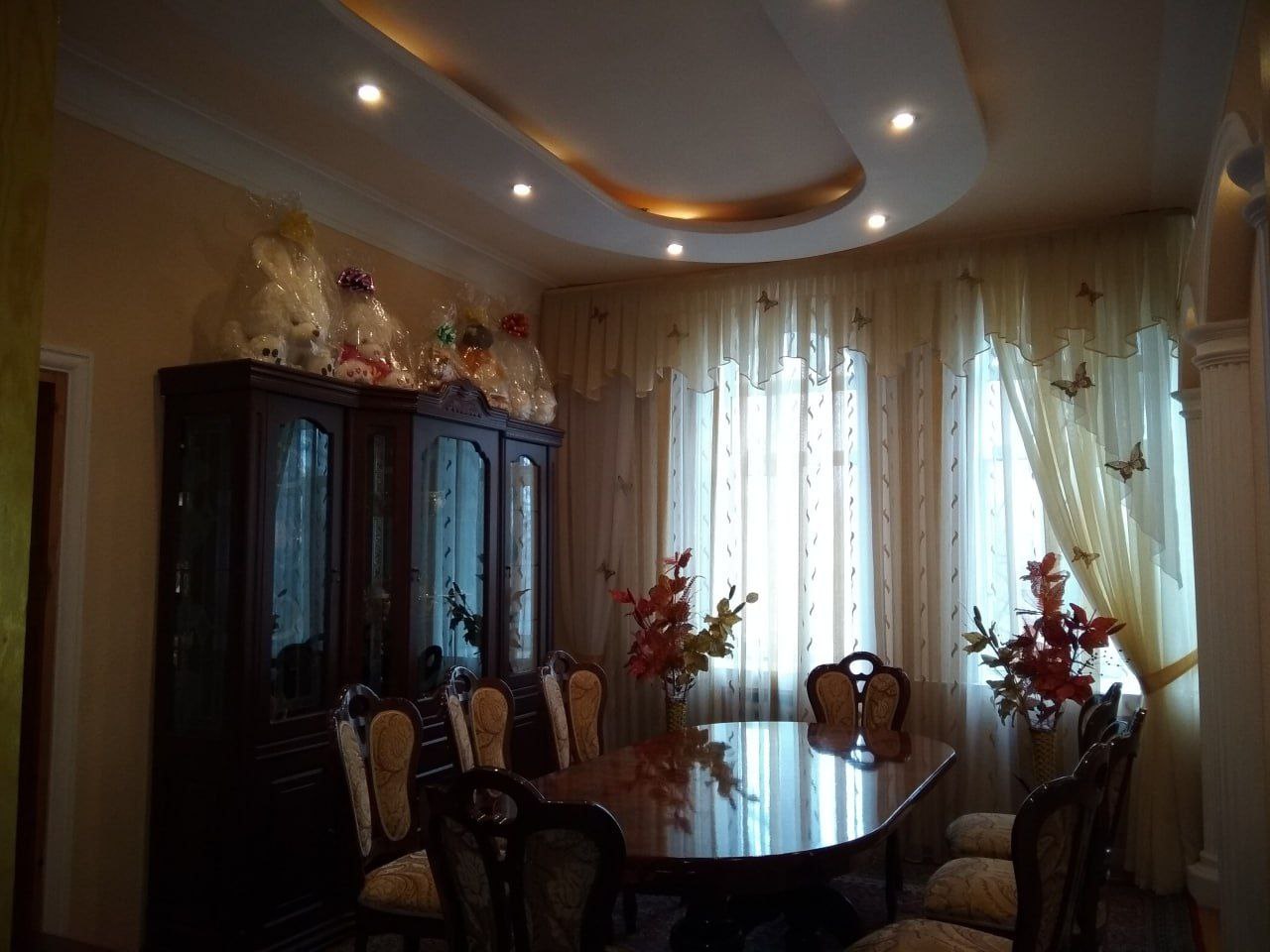 Продаётся 4-комнатная квартира в Яккасарайском районе