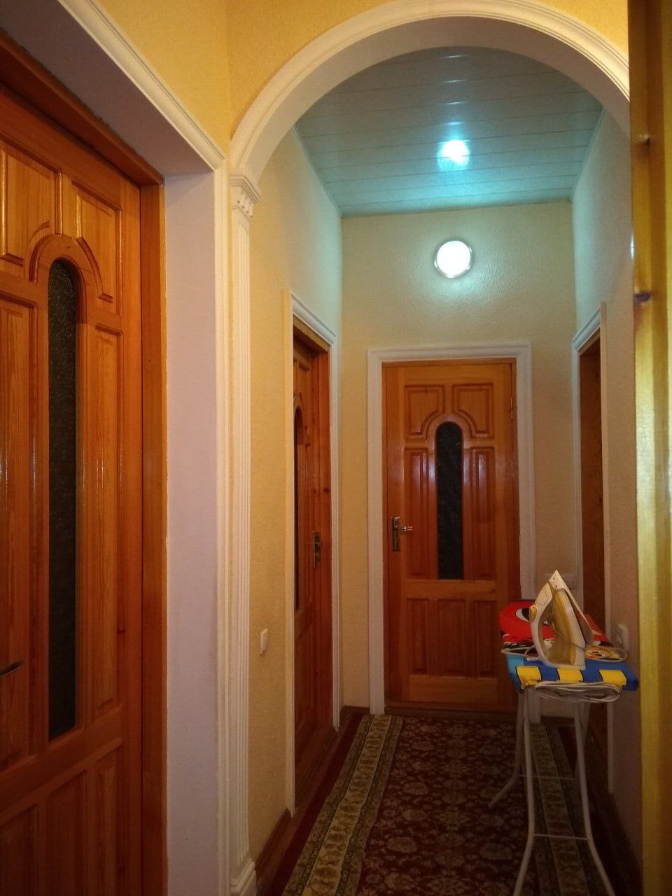 Продаётся 4-комнатная квартира в Яккасарайском районе