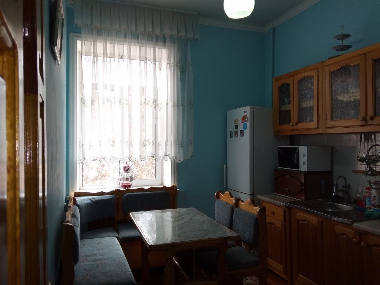 Продаётся 4-комнатная квартира в Яккасарайском районе