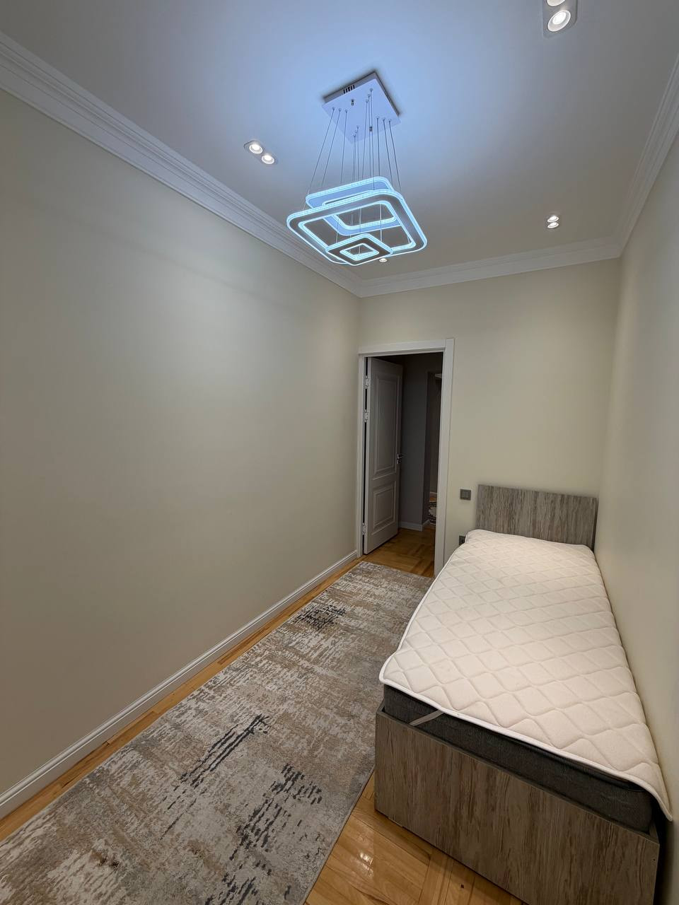 Продается просторная квартира ул. Элбек ряд с Инфинити