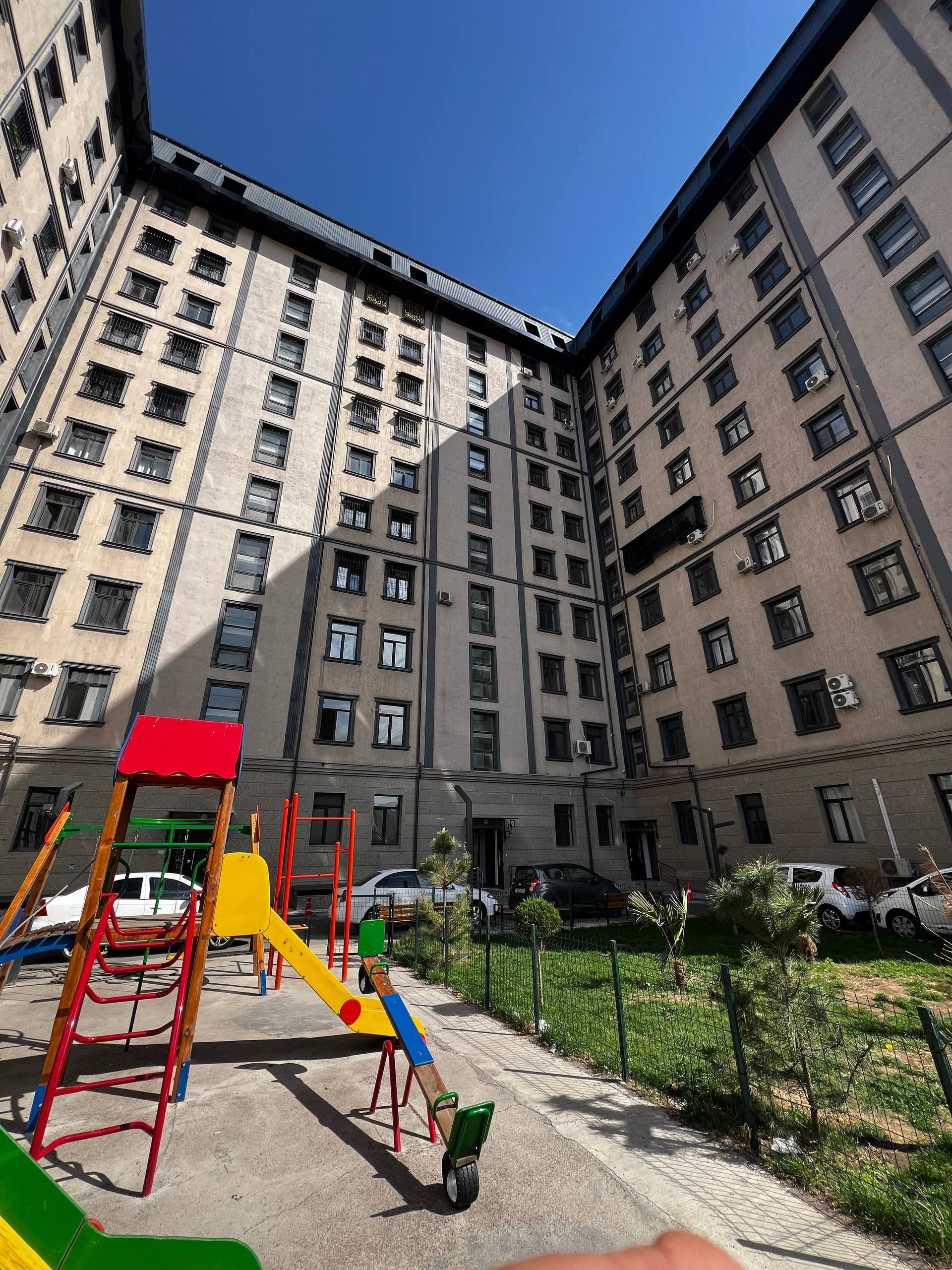 Obinazir turar-joy majmuasidagi yangi qurilishdagi 3 xonali kvartira