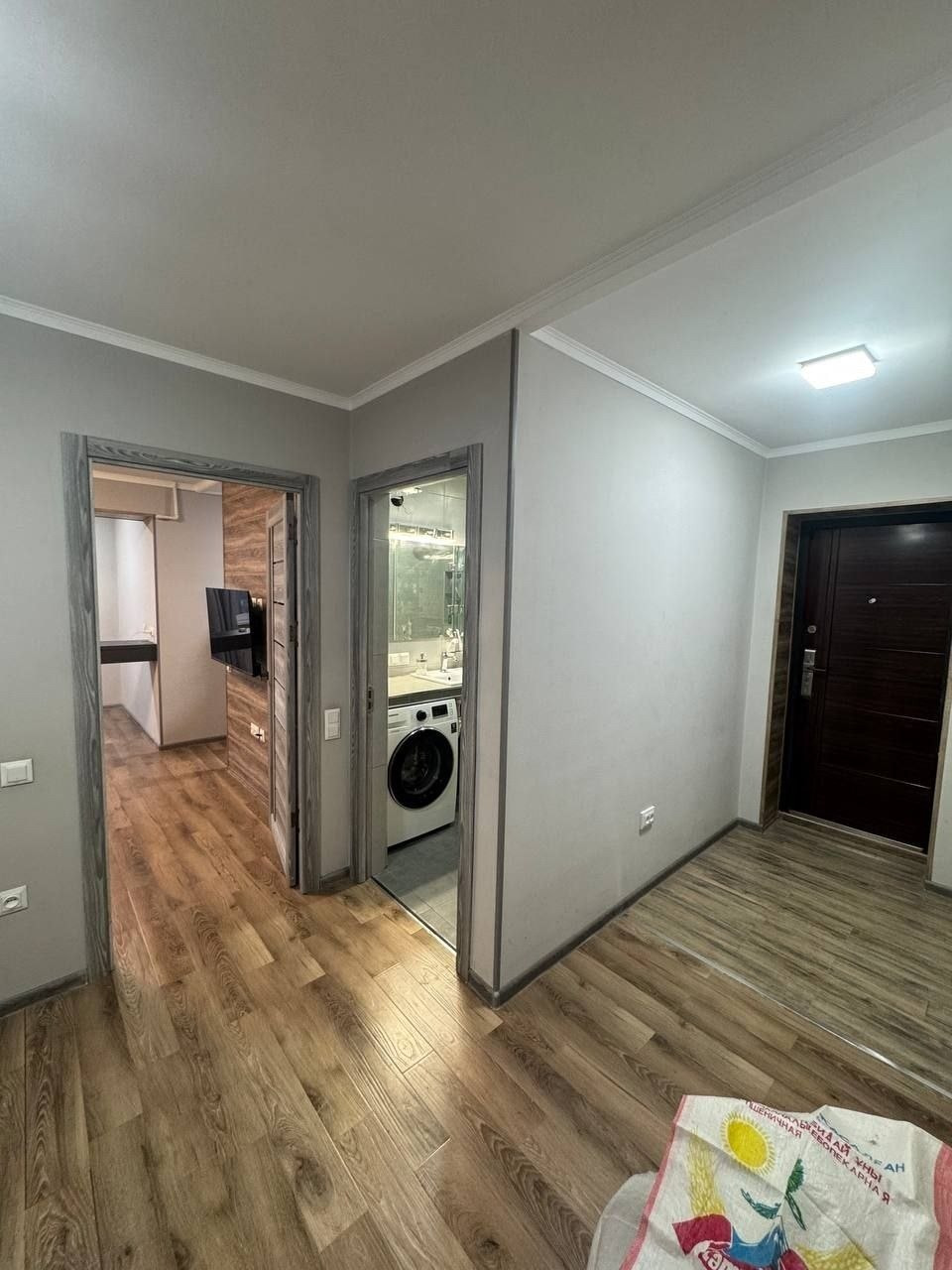 5TH QUARTER 2-ROOM APARTMENT WITH EURO RENOVATION