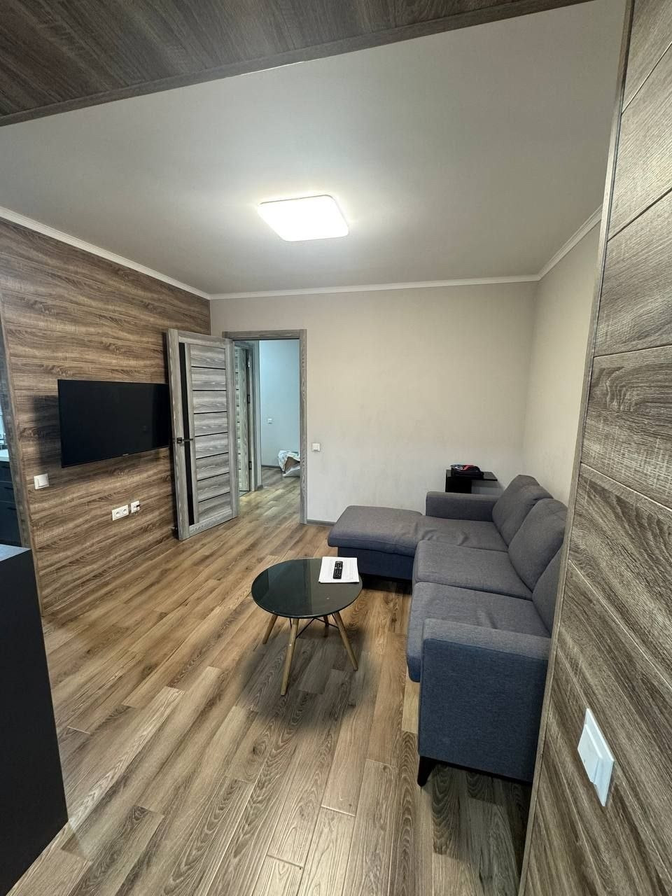 5TH QUARTER 2-ROOM APARTMENT WITH EURO RENOVATION