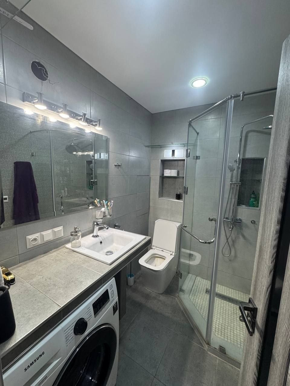 5TH QUARTER 2-ROOM APARTMENT WITH EURO RENOVATION