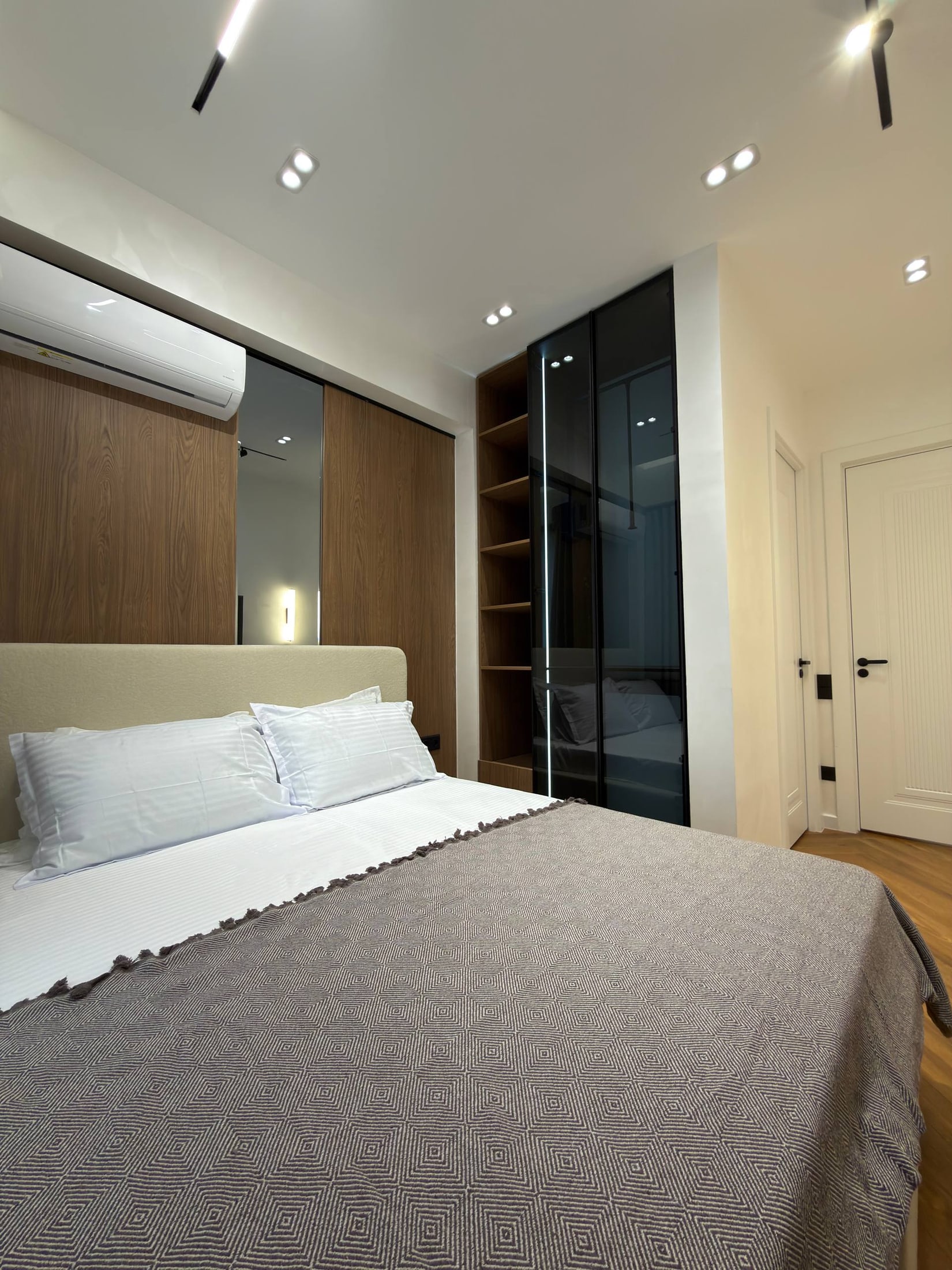 росторная 4-комнатная квартира с отдельной кухней в современном жилом комплексе Poytaxt Residence