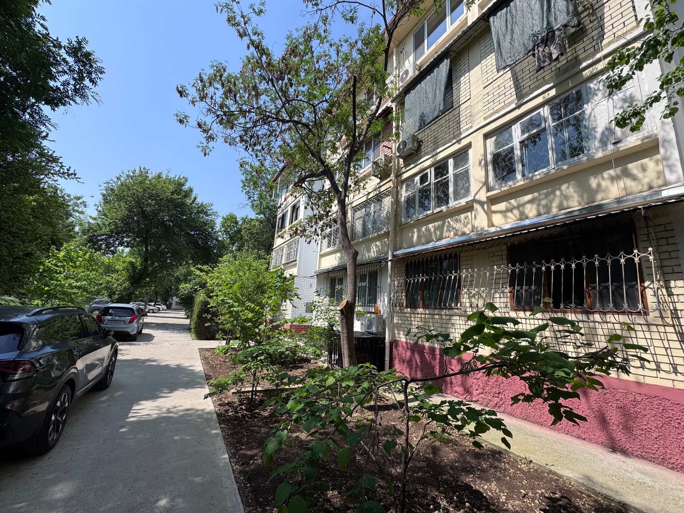 Yalangach 3/3/4 toza kvartira 65 kv.m. balkon 2x6 mo‘ljal Lakomativ parki