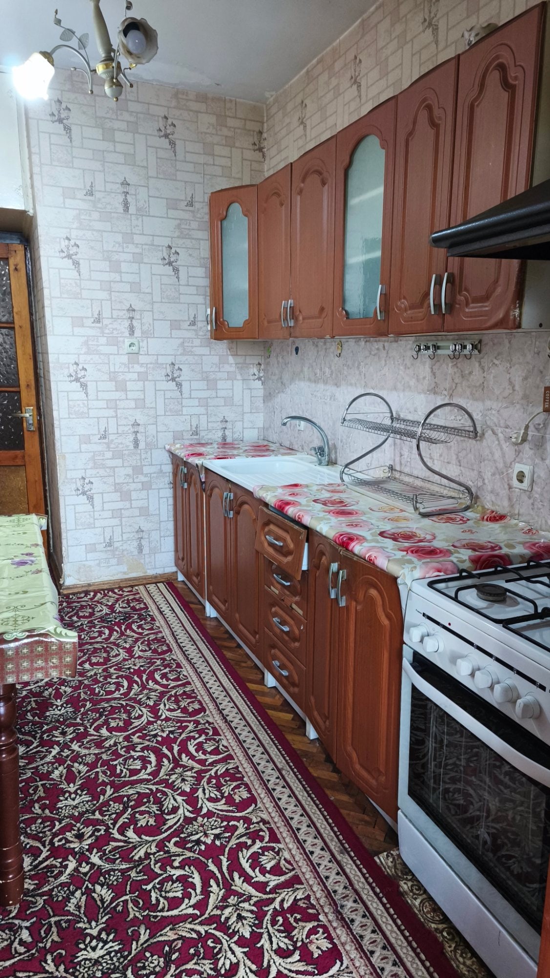 Rent 3/2/4 Nafosat St., near Muqimiy St.