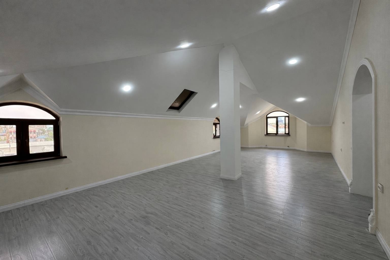 15-room house