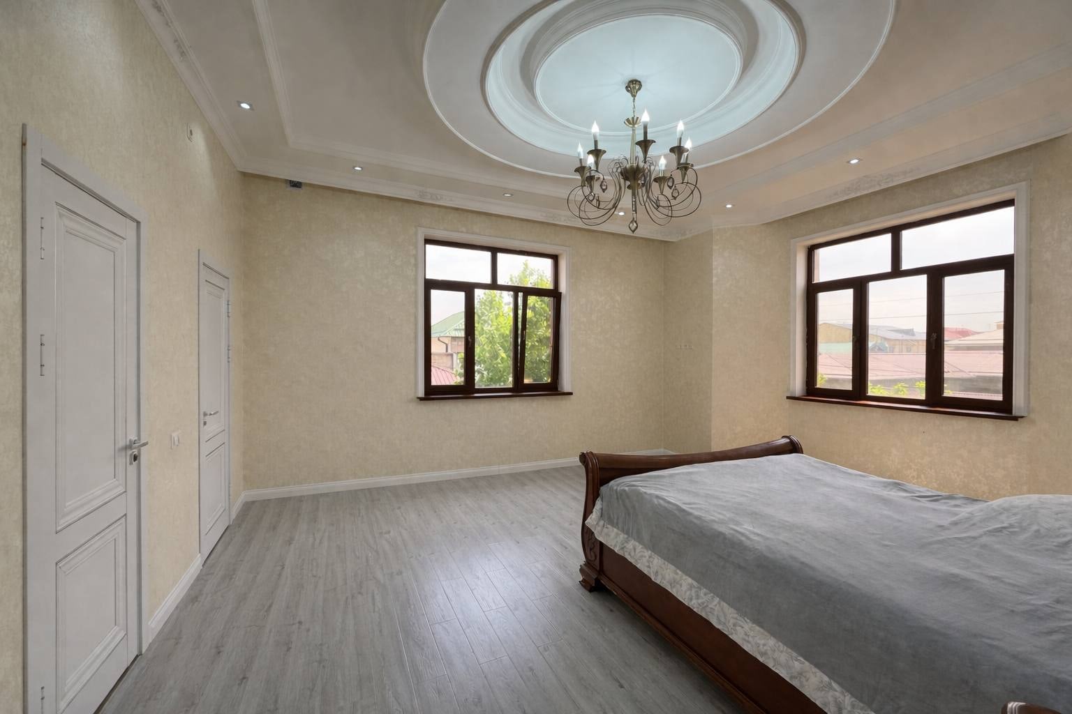 15-room house