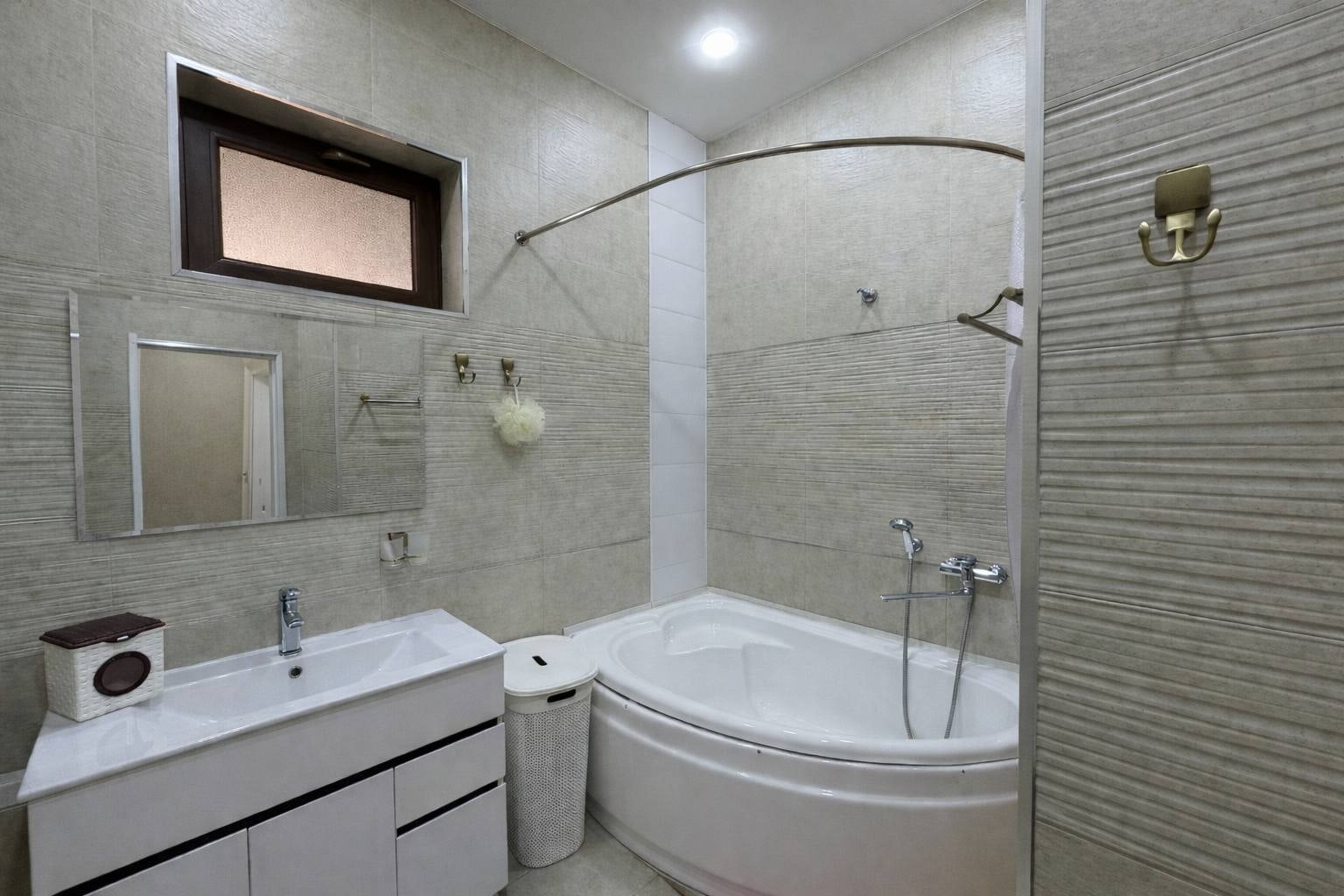 15-room house