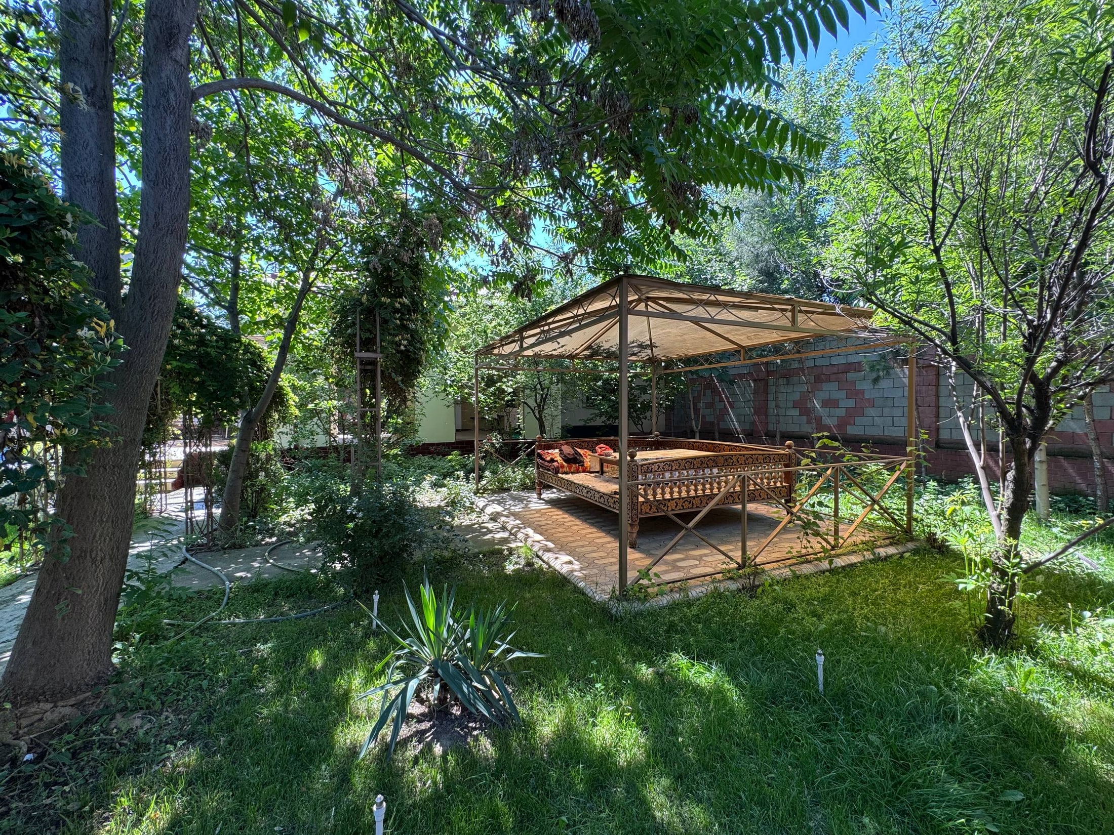 6-room house