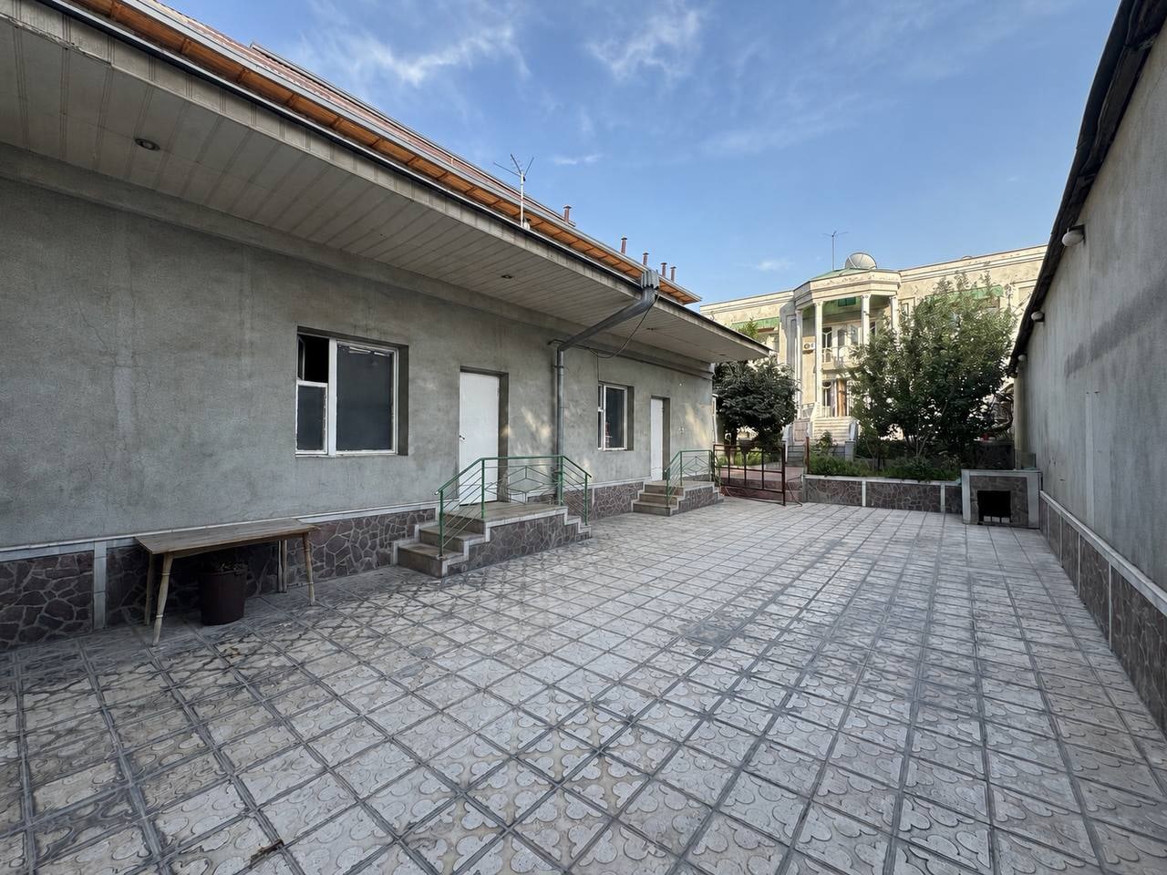 8-room house