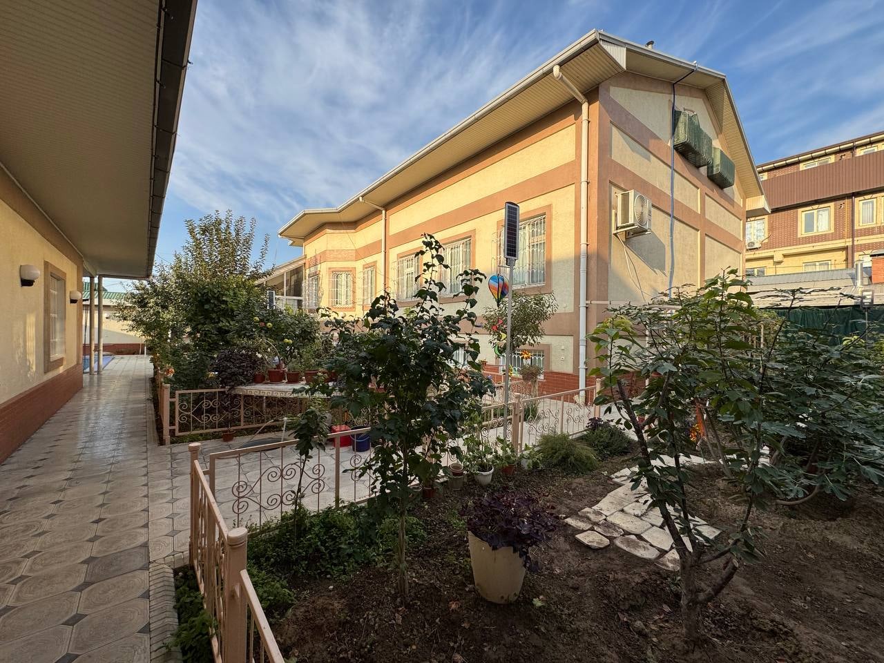 10-room house