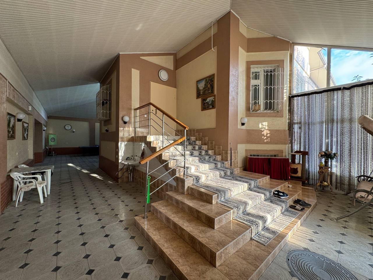 10-room house