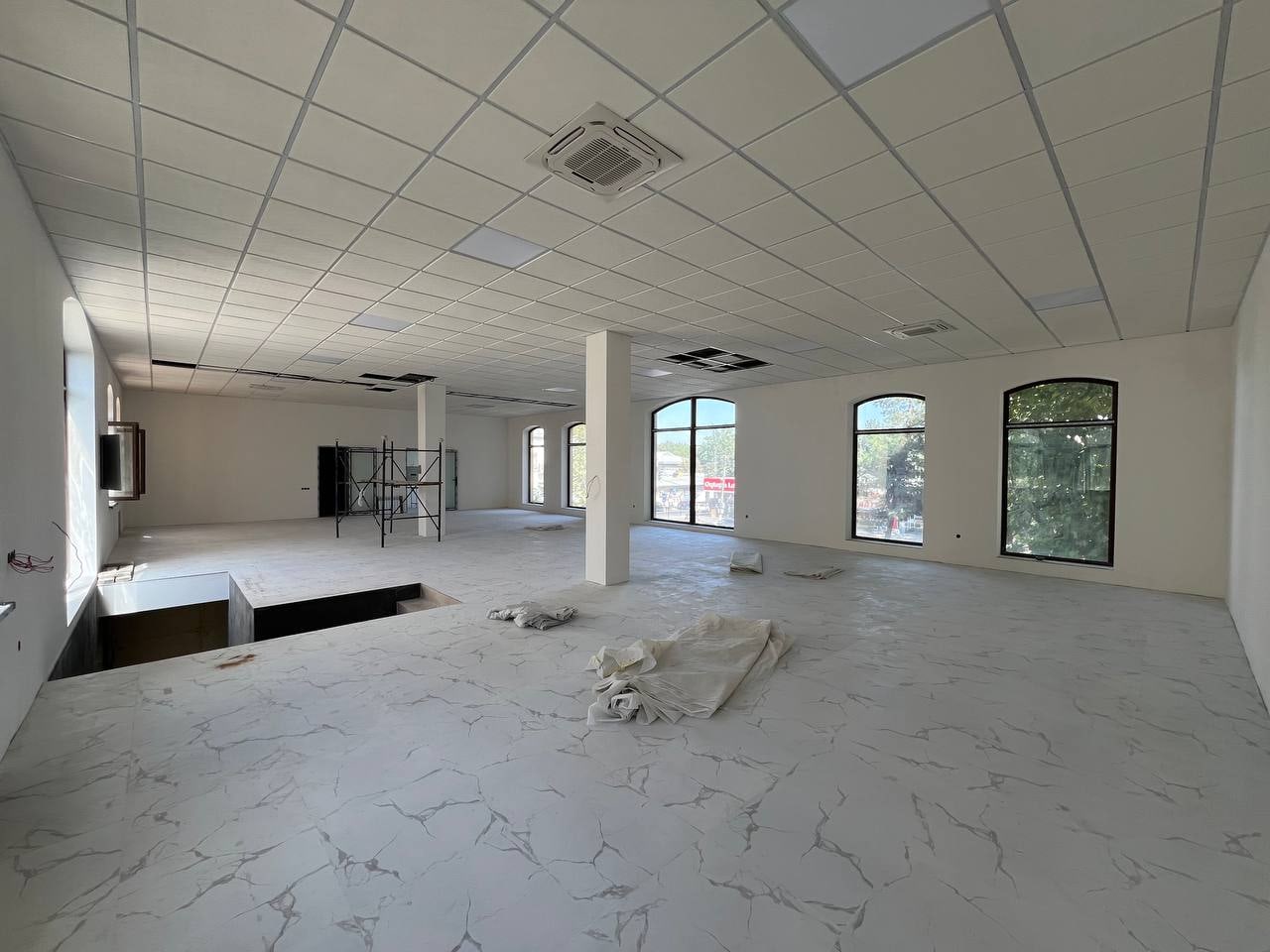 Аренда коммерческого помещения в Мирзо-Улугбекском районе, 605 м² — Луначарский — Ташкент, Мирзо-Улугбекский район, Луначарский, фотография 1